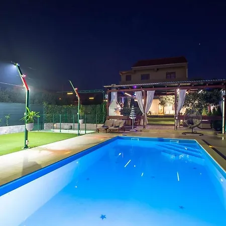Luxury With A Swimming Pool Split - 20334 Vila Solin