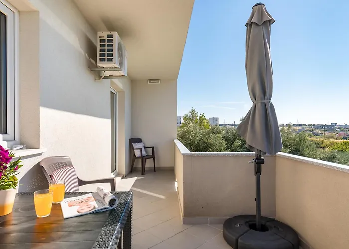 Villa Luxury With A Swimming Pool Split - 20334