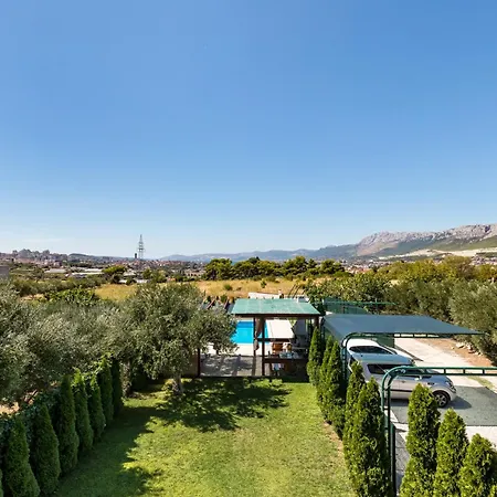 Luxury With A Swimming Pool Split - 20334 *